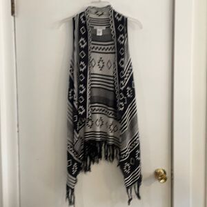 Hera  Collection  Women’s Size S/M Fringe Cardigan Vest poncho